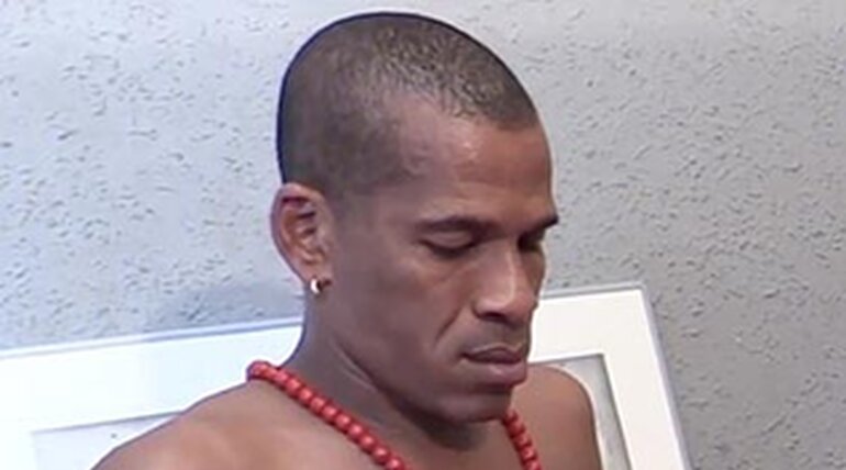 Alex Macho XXL in Barefast in Bed